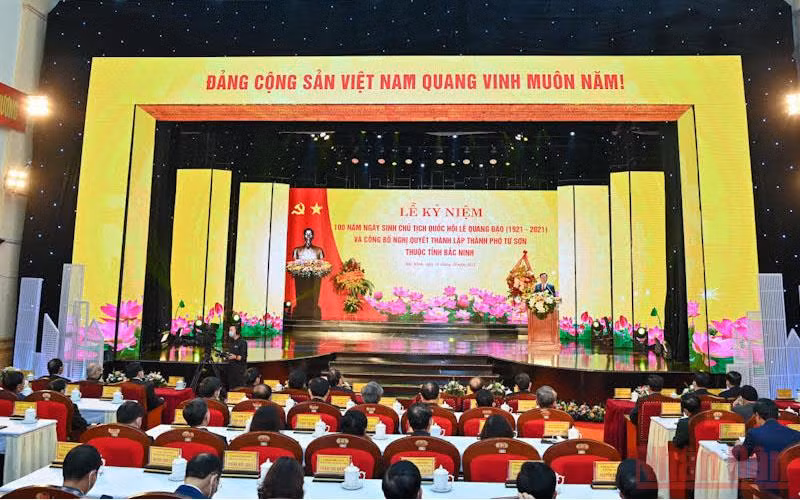 Quang cảnh lễ kỷ niệm 100 năm Ngày sinh đồng chí Lê Quang Đạo và công bố Nghị quyết thành lập thành phố Từ Sơn thuộc tỉnh Bắc Ninh. (Ảnh: DUY LINH)