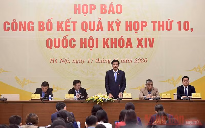 Các đồng chí chủ trì họp báo. Ảnh: NHẬT BẮC