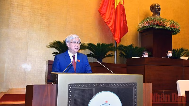 Chủ tịch Ủy ban Trung ương Mặt trận Tổ quốc Việt Nam Đỗ Văn Chiến trình bày báo cáo. Ảnh: Duy Linh - Thủy Nguyên