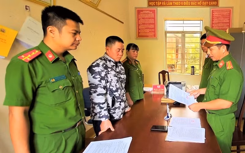 Cơ quan Cảnh sát điều tra Công an tỉnh Đắk Lắk đọc lệnh bắt giam đối tượng Nguyễn Đức Hiệp.