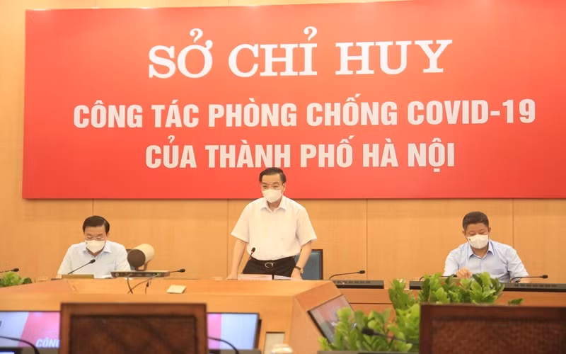 Chủ tịch UBND thành phố Hà Nội Chu Ngọc Anh chủ trì cuộc họp chiều 24-7.
