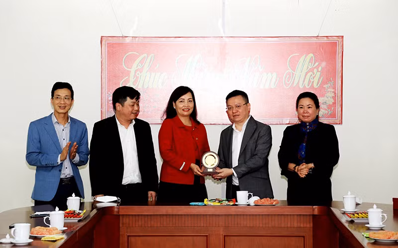 Đồng chí Lê Quốc Minh thăm và làm việc với các cơ quan báo chí&nbsp;tại Lào Cai -0