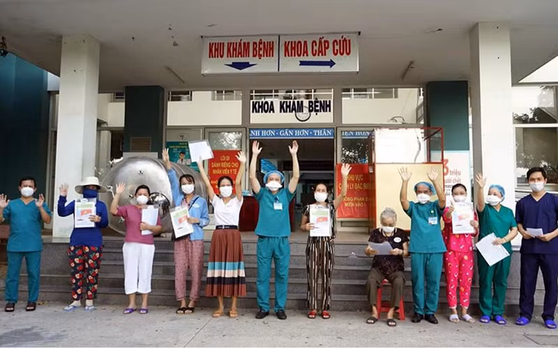 Các bệnh nhân được xuất viện chiều nay.