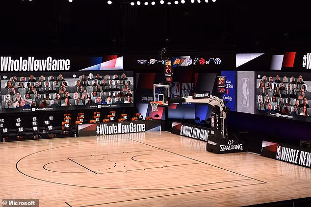 NBA hợp tác với Microsoft để tạo ra “người hâm mộ ảo” đặt lên trên màn hình cao 5 m. 