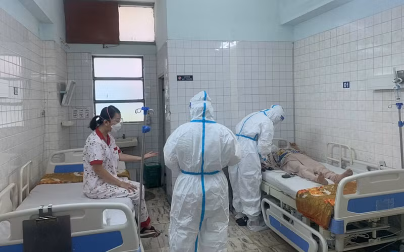 Chăm sóc bệnh nhân hậu Covid-19 ở Bệnh viện Thống Nhất. (Ảnh: Bộ Y tế)