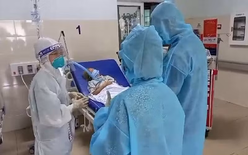 Dồn nhân lực và trang thiết bị tốt nhất điều trị bệnh nhân Covid-19 nặng