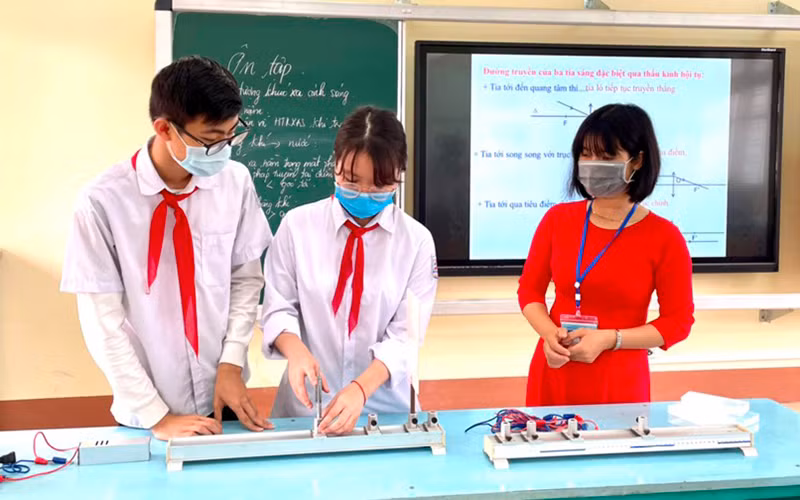 Ngành giáo dục TP Hạ Long bảo đảm các điều kiện phòng, chống dịch để học sinh trở lại trường.