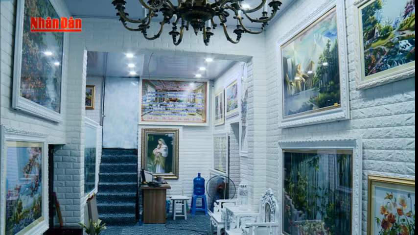 Tinh tế tranh thêu tay