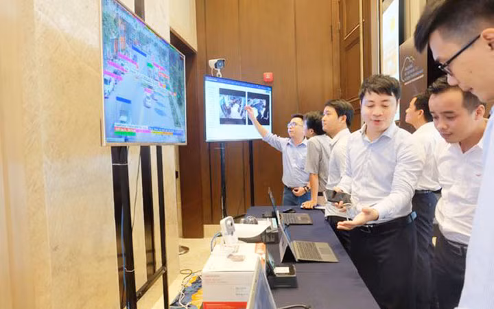 Trình diễn giải pháp camera giám sát ứng dụng trí tuệ nhân tạo do kỹ sư của Viettel phát triển.