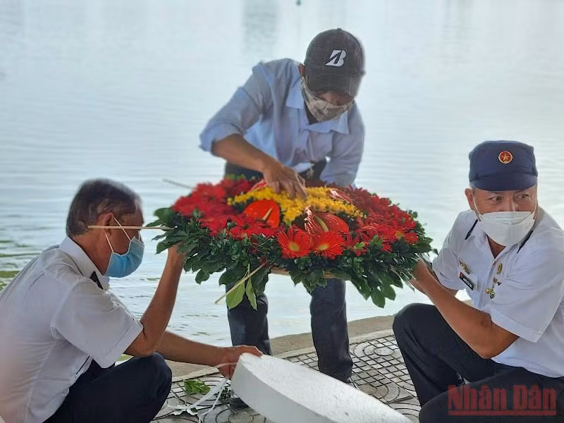 Đà Nẵng: Dâng hương tưởng niệm 64 liệt sĩ hy sinh trong sự kiện Gạc Ma -0
