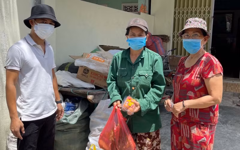 Người dân Đà Nẵng san sẻ yêu thương giữa mùa dịch -0