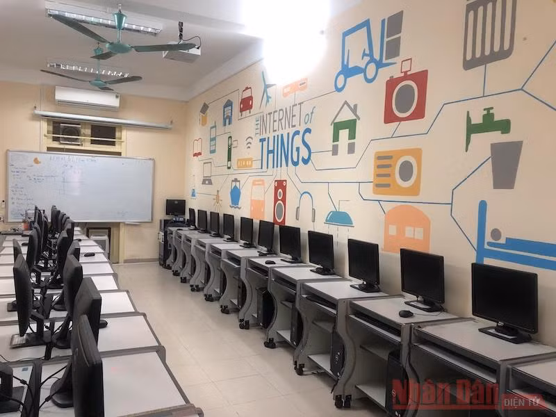 Phòng Tin học của Trường tiểu học Trần Quốc Toản (Hoàn Kiếm, Hà Nội)