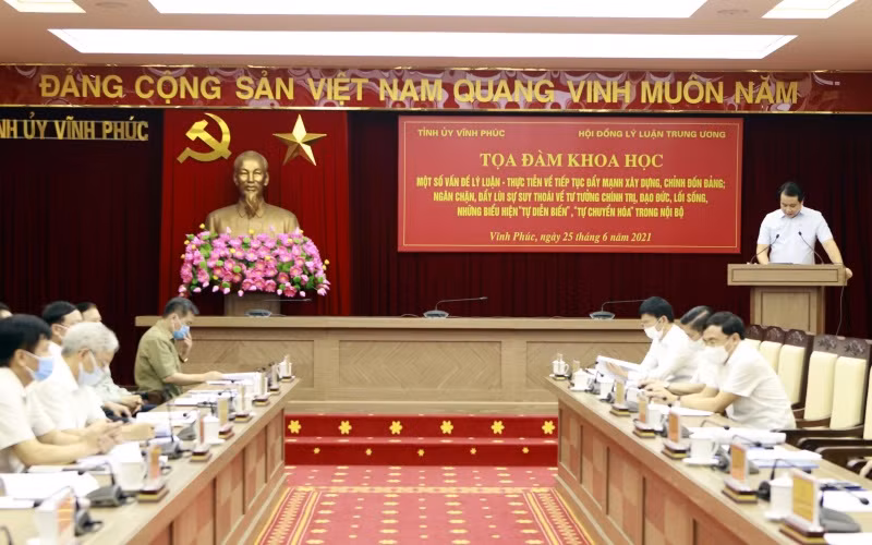 Toàn cảnh tọa đàm.