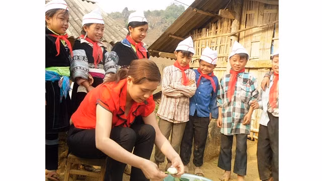 Cô Nguyễn Lan Anh là một trong những trí thức trẻ lên vùng cao công tác tại xã Bản Xèo (huyện Bát Xát, Lào Cai) theo Đề án thí điểm tuyển chọn 500 trí thức trẻ tình nguyện về các xã.