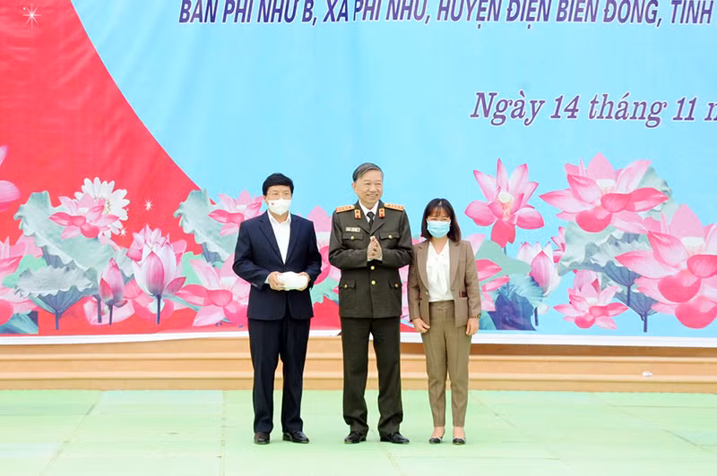 Bộ trưởng Công an Tô Lâm dự Ngày hội Đại đoàn kết toàn dân tộc năm 2021 tại Điện Biên -0