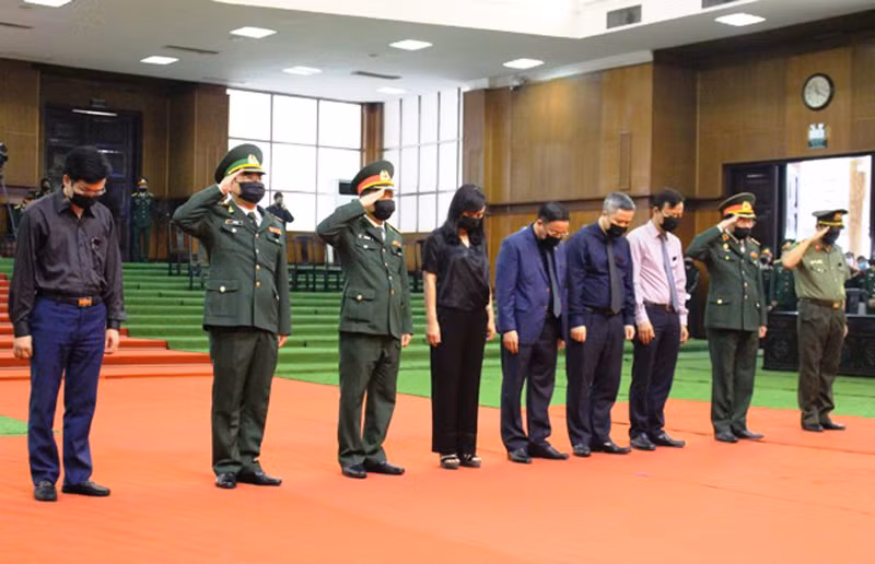 Đông đảo cán bộ, nhân dân viếng cố Tổng bí thư Lê Khả Phiêu -0