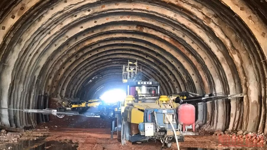 Tập đoàn Đèo Cả thi công hầm Thung Thi trên tuyến cao tốc bắc-nam đoạn Mai Sơn-quốc lộ 45.