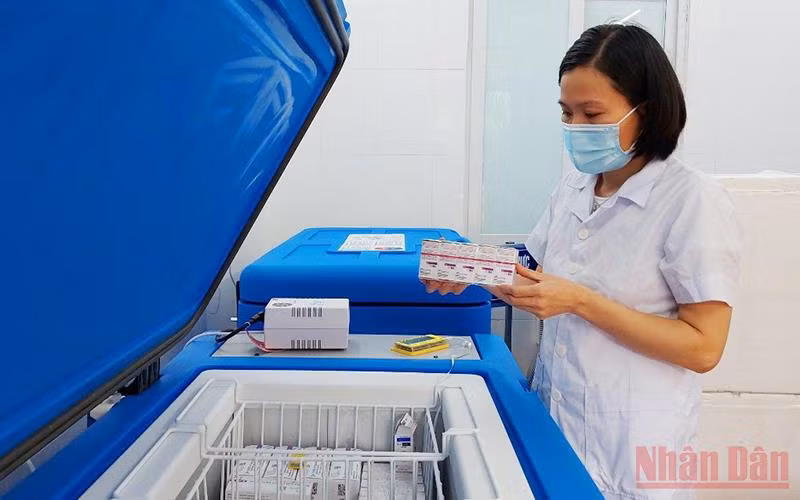 Bảo quản vaccine Covid-19 tại Trung tâm Kiểm soát bệnh tật tỉnh Hải Dương.