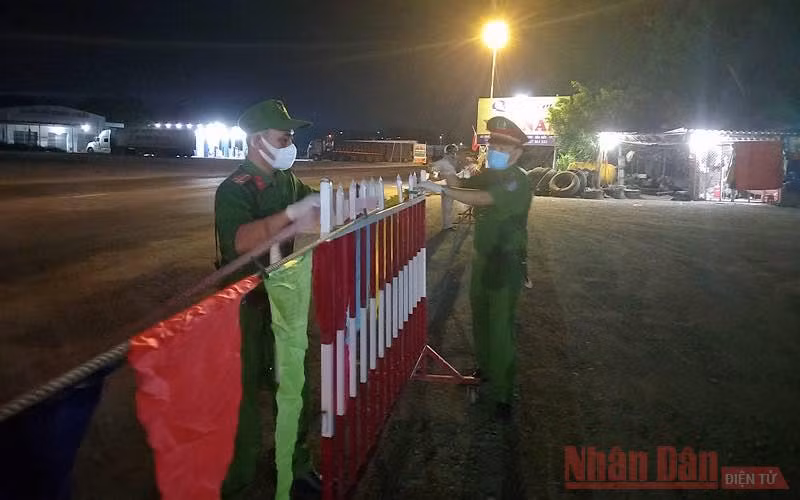Phong tỏa quán cơm Yến Nam tại Hòa Kiến, thành phố Tuy Hòa nơi bà Y làm việc.
