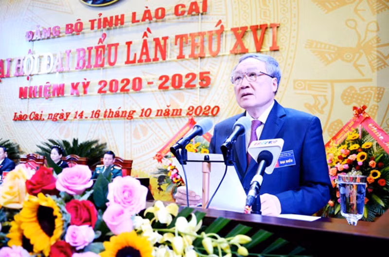 Đồng chí Nguyễn Hòa Bình, Bí thư Trung ương Đảng, Chánh án Tòa án Nhân dân tối cao phát biểu chỉ đạo Đại hội.