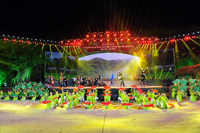 Lễ Kỷ niệm 75 năm Ngày Bác Hồ trở lại Tuyên Quang lãnh đạo toàn quốc kháng chiến -0