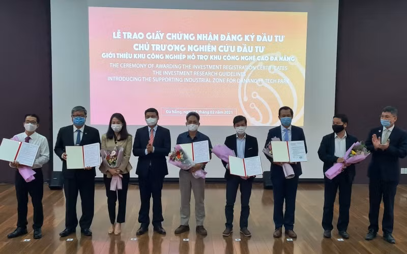 Trao Giấy chứng nhận đăng ký đầu tư, Chủ trương nghiên cứu đầu tư cho các dự án đầu năm mới 2021.