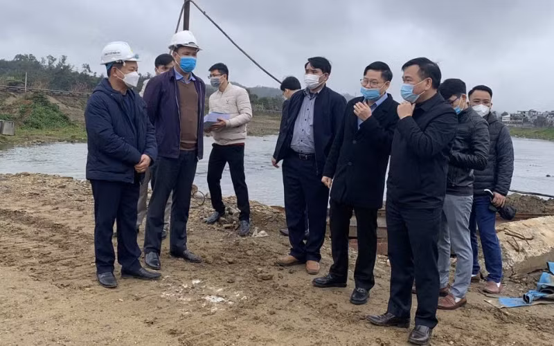 Lãnh đạo tỉnh Bắc Kạn kiểm tra, đôn đốc tiến độ thi công dự án cầu Đội Kỳ bắc qua sông Cầu (thành phố Bắc Kạn). 