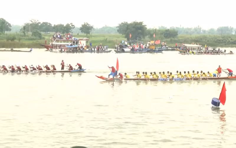 Các đội nỗ lực thi đấu.