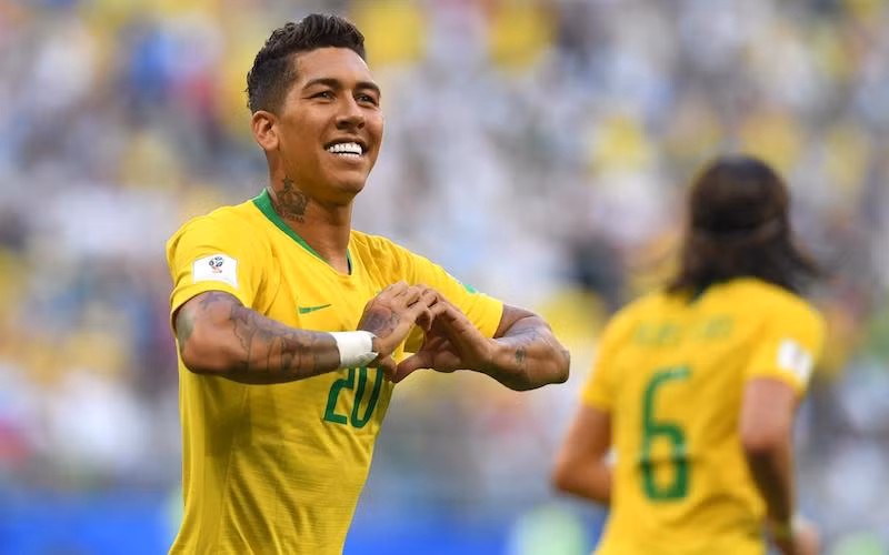 Roberto Firmino nở nụ cười sau khi ghi bàn giúp Brazil đánh bại Venezuela. 
