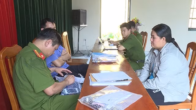 Đối tượng Nguyễn Thị Hồng tại cơ quan điều tra.