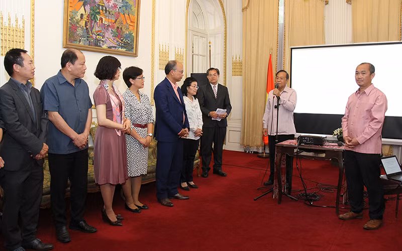 Giao lưu tại Pháp mừng tình hữu nghị vĩ đại và đoàn kết đặc biệt Việt Nam-Lào -0
