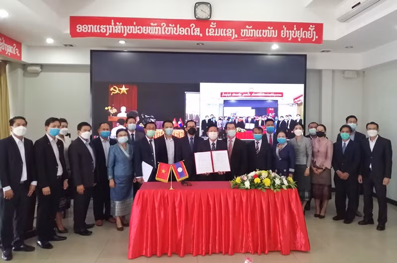 Các đại biểu tại buổi lễ.