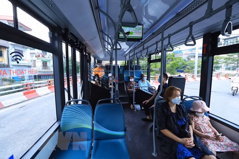 Hình ảnh các tuyến xe buýt điện ở Hà Nội vận hành ổn định -0