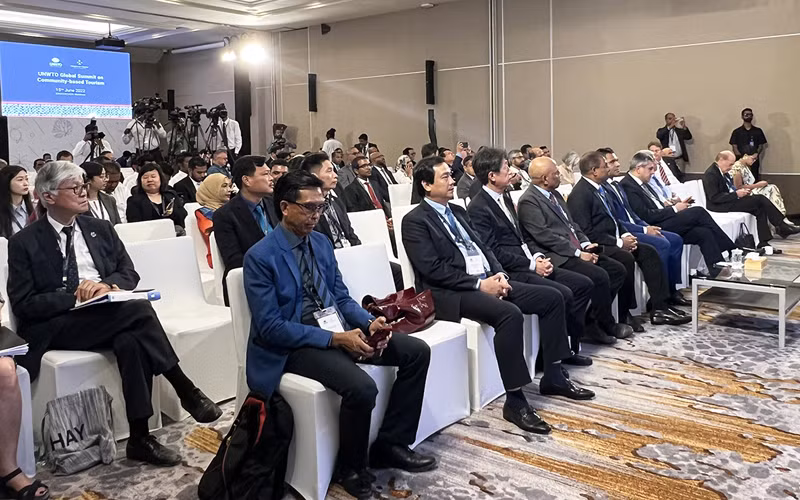 Đoàn Việt Nam do Tổng cục trưởng Nguyễn Trùng Khánh làm Trưởng đoàn đã tham dự Hội nghị Cấp cao Toàn cầu của UNWTO về Du lịch Cộng đồng tại Maldives.