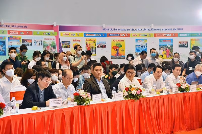 Chuyển đổi số trước hết phải tập trung vào yếu tố con người -0