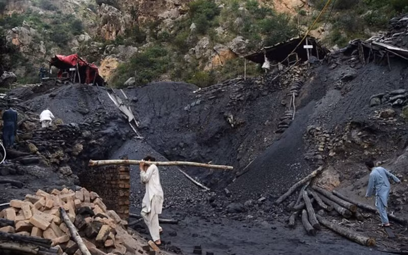 Công nhân tại các mỏ than ở Pakistan không được bảo đảm an toàn. (Ảnh: pakistantoday)