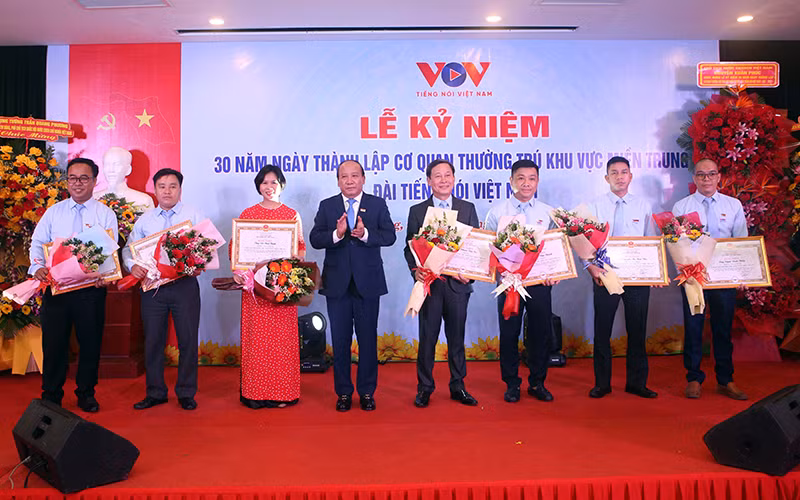 Kỷ niệm 30 năm thành lập Cơ quan thường trú Đài Tiếng nói Việt Nam tại miền trung -0