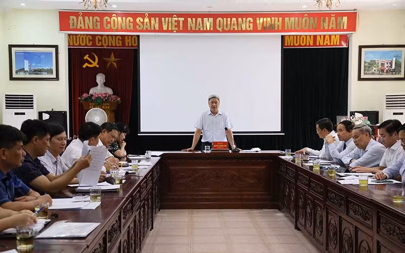 Toàn cảnh buổi làm việc.