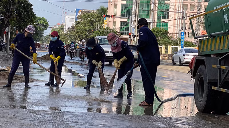 Phú Yên khẩn trương khắc phục môi trường, ổn định đời sống sản xuất -0