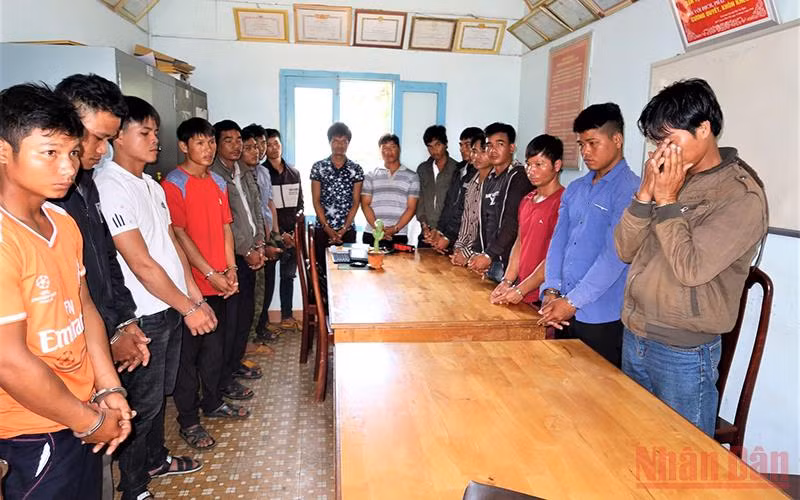 Truy tố 40 đối tượng phá rừng và tiếp tay phá rừng tại Khu Bảo tồn thiên nhiên Ea Sô -0