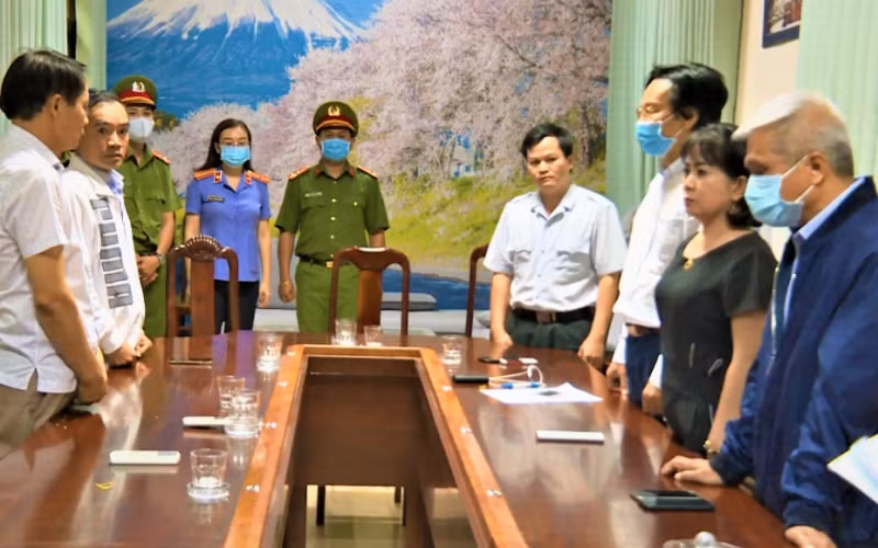 Trước đó, Cơ quan cảnh sát điều tra Công an tỉnh Đắk Lắk đã khởi tố bị can và bắt tạm giam nhiều cán bộ của Sở Y tế tỉnh Đắk Lắk liên quan đến vụ án.