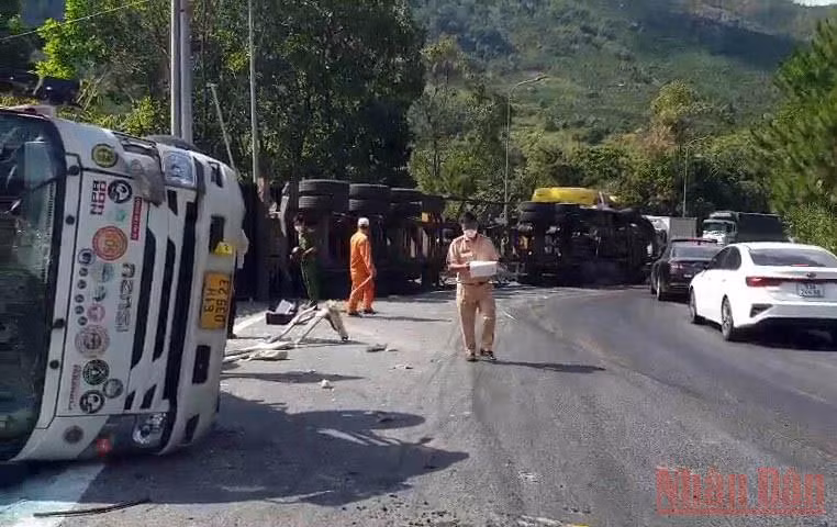 Tai nạn liên hoàn trên đèo Bảo Lộc làm bốn người bị thương -0