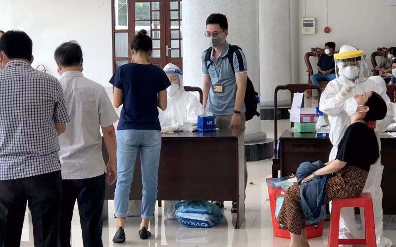 Sóc Trăng tăng cường sàng lọc, xét nghiệm để kịp thời phát hiện F0 trong cộng đồng.