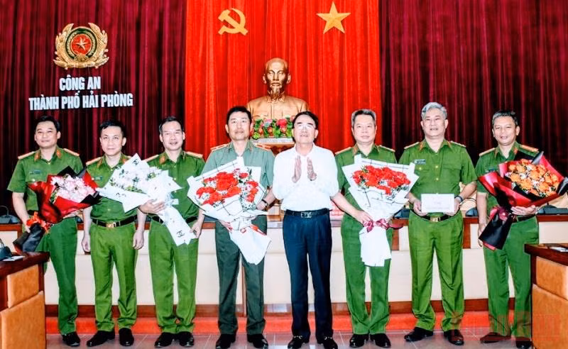 Biểu dương lực lượng công an Hải Phòng về thành tích phá nhanh 2 vụ án nghiêm trọng.