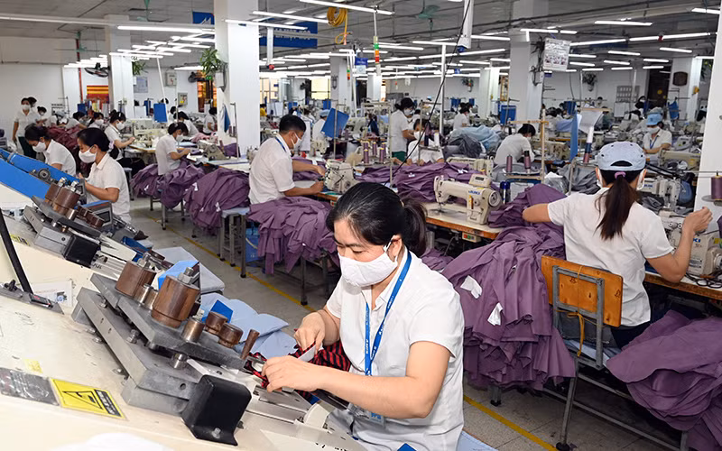 Sản xuất hàng xuất khẩu tại Tổng công ty May 10 (Gia Lâm, Hà Nội). Ảnh: MINH HÀ