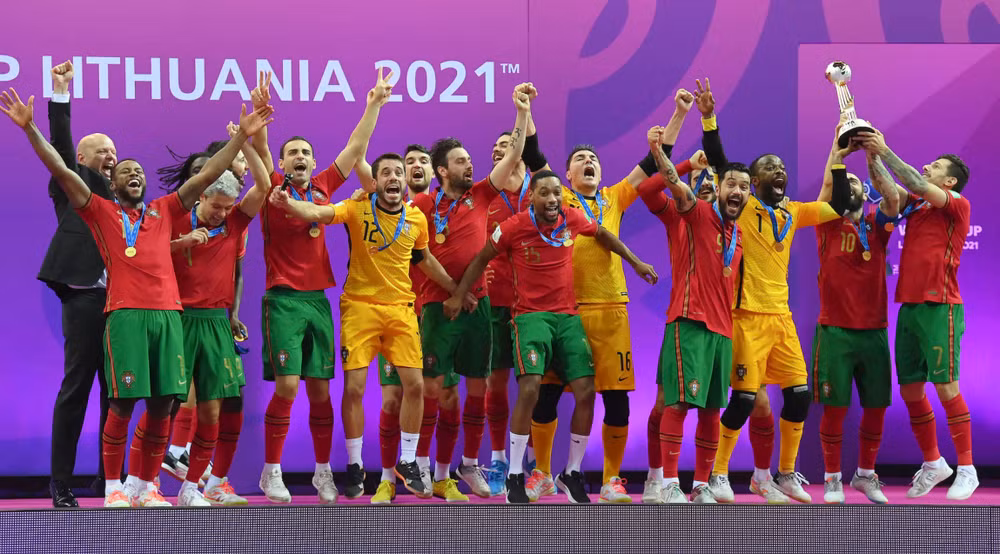 Các cầu thủ Bồ Đào Nha ăn mừng chức vô địch Futsal World Cup 2021. (Ảnh: UEFA)
