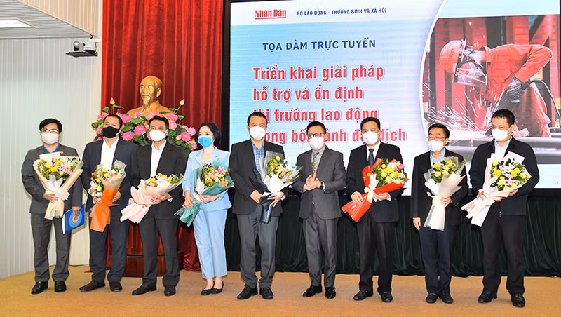 Tọa đàm trực tuyến về giải pháp hỗ trợ, ổn định thị trường lao động trong bối cảnh đại dịch