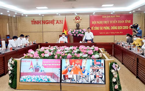 Ban Chỉ đạo phòng, chống dịch Covid-19 tỉnh Nghệ An chỉ đạo công tác phòng, chống dịch qua hình thức trực tuyến đến cấp xã.