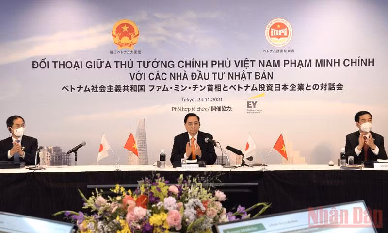 Thủ tướng Phạm Minh Chính tại buổi đối thoại với các nhà đầu tư hàng đầu Nhật Bản.
