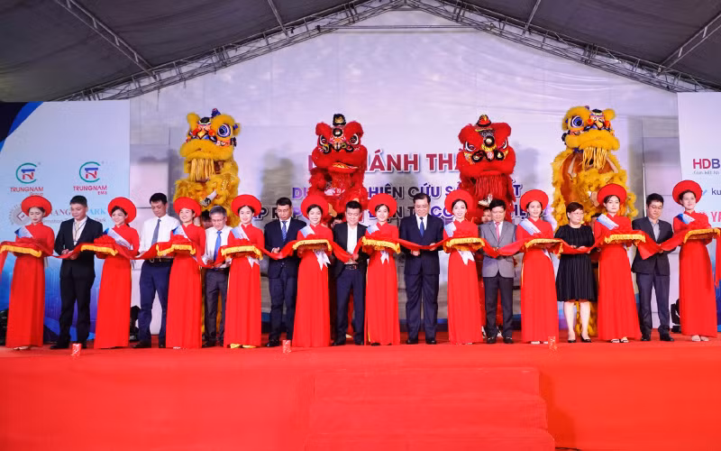 Cắt băng khánh thành Dự án sản xuất thiết bị điện tử công nghệ cao đầu tiên ở Đà Nẵng